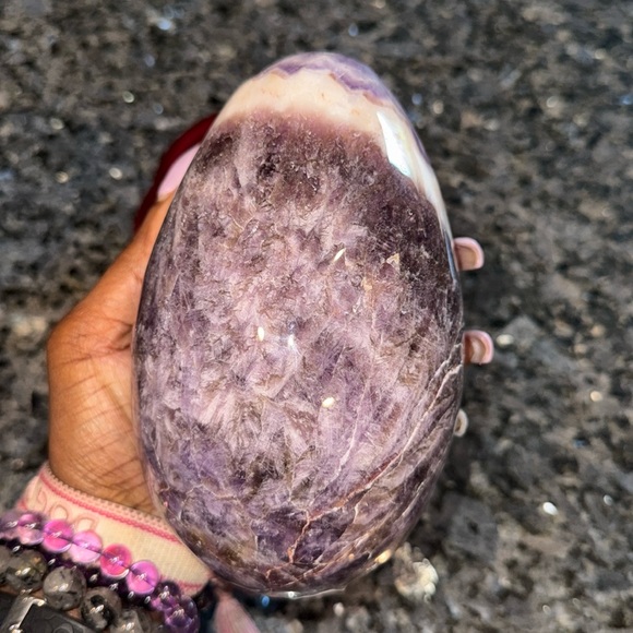 Dream Chevron Amethyst Stone Medium Egg with stand - Picture 8 of 9